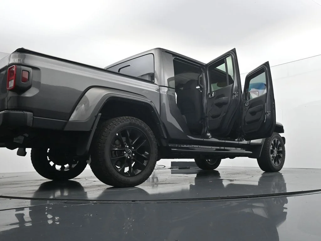 Used 2025 Gray Jeep Nighthawk image 43