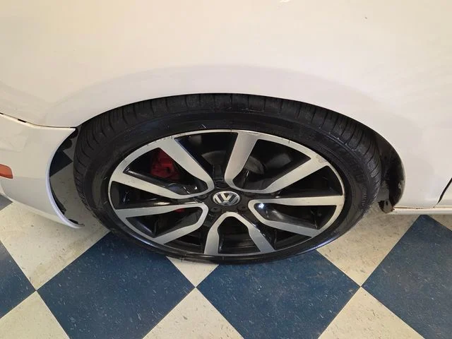 Used 2014 White Volkswagen Wolfsburg Edition image 18