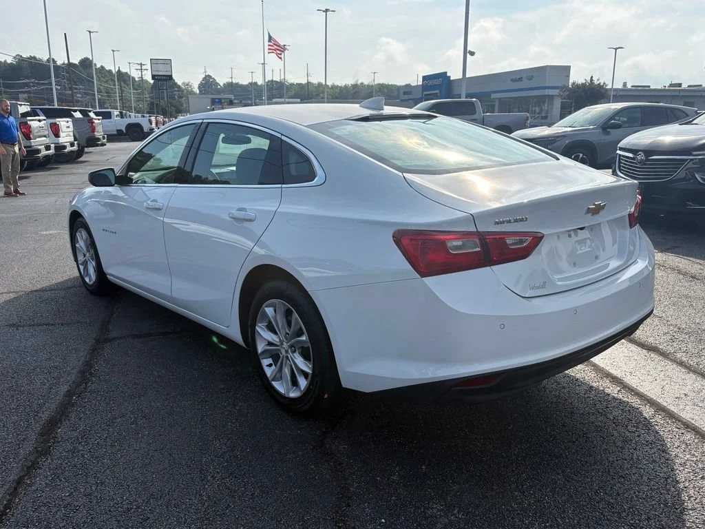 Used 2025 Summit White Chevrolet 1LT image 4