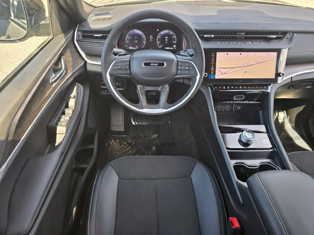 New 2027 Gray Jeep Laredo Altitude image 31