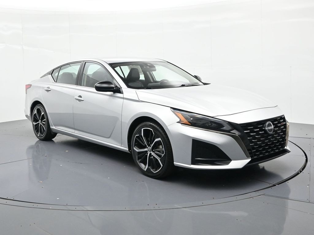 Used 2024 Brilliant Silver Metallic Nissan 2.5 SR Sedan image 4
