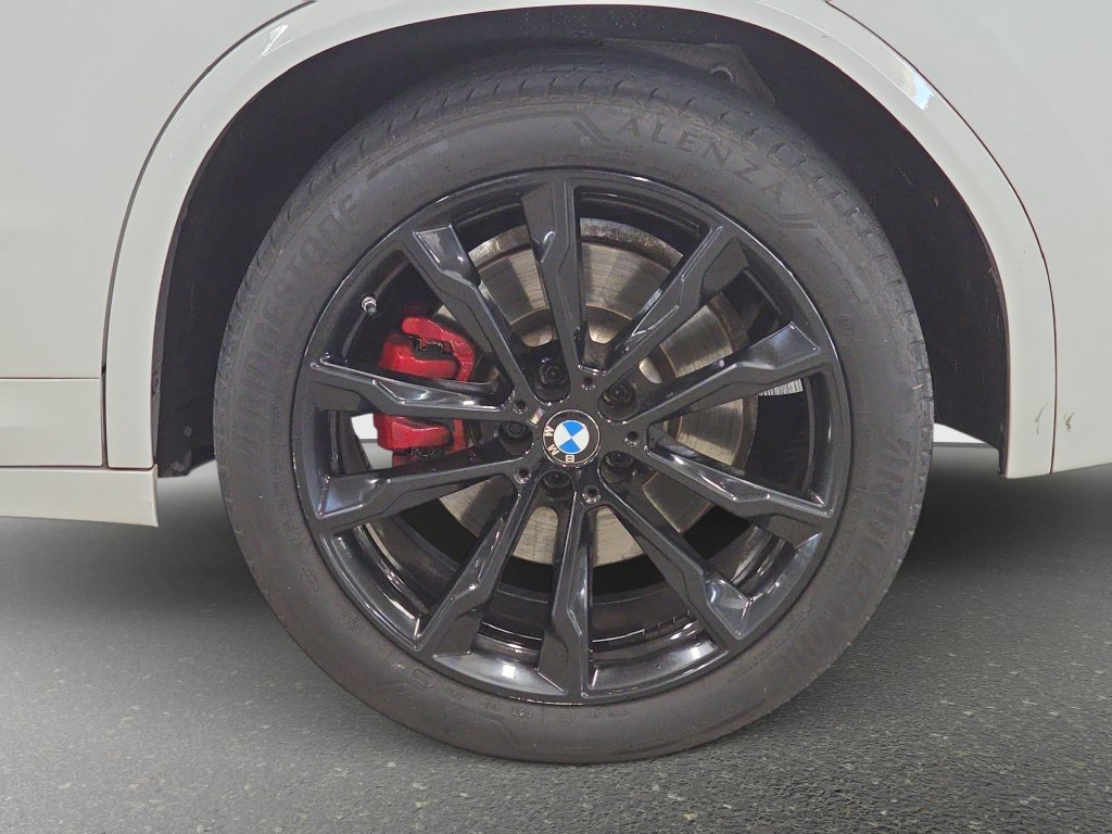 Used 2024 Alpine White BMW sDrive30i image 32