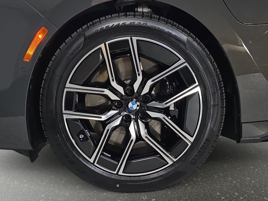 2026 BMW 7 Series 750e - Photo 32