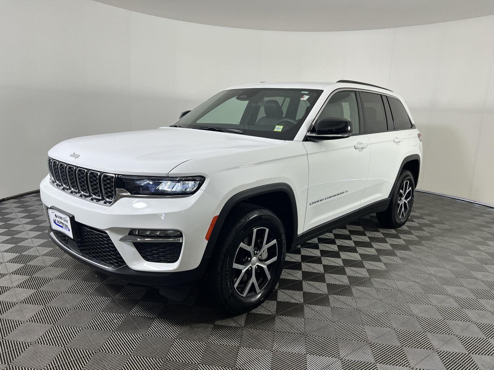Used 2025 Wh Jeep  image 30