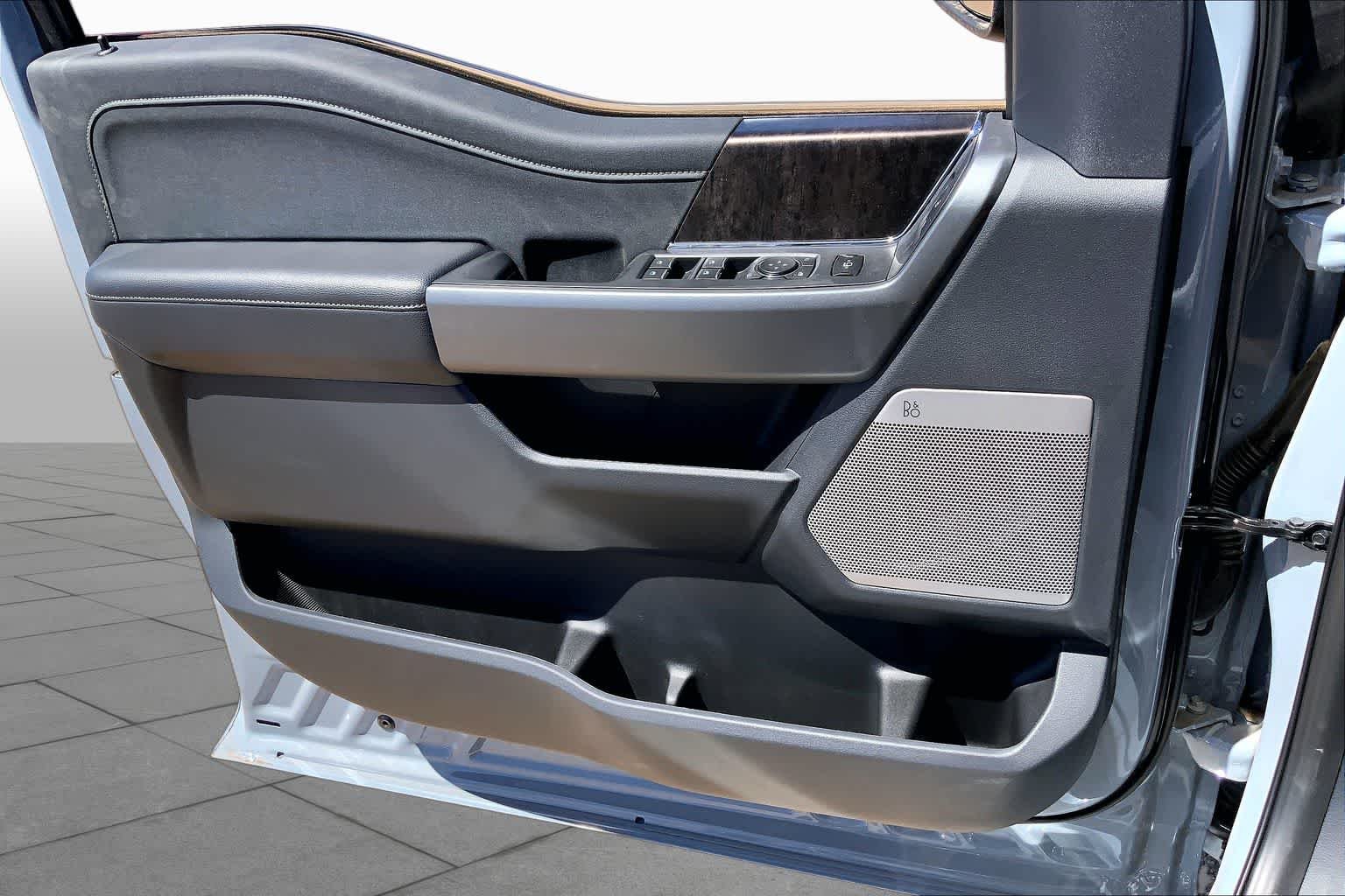 New 2026 Glacier Gray Metallic Tri-Coat Ford F-250® Lariat® image 10