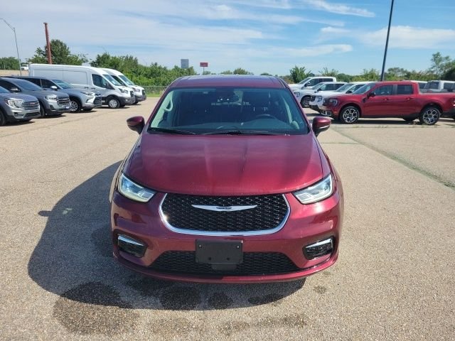 Used 2023 Velvet Chrysler Touring L image 19