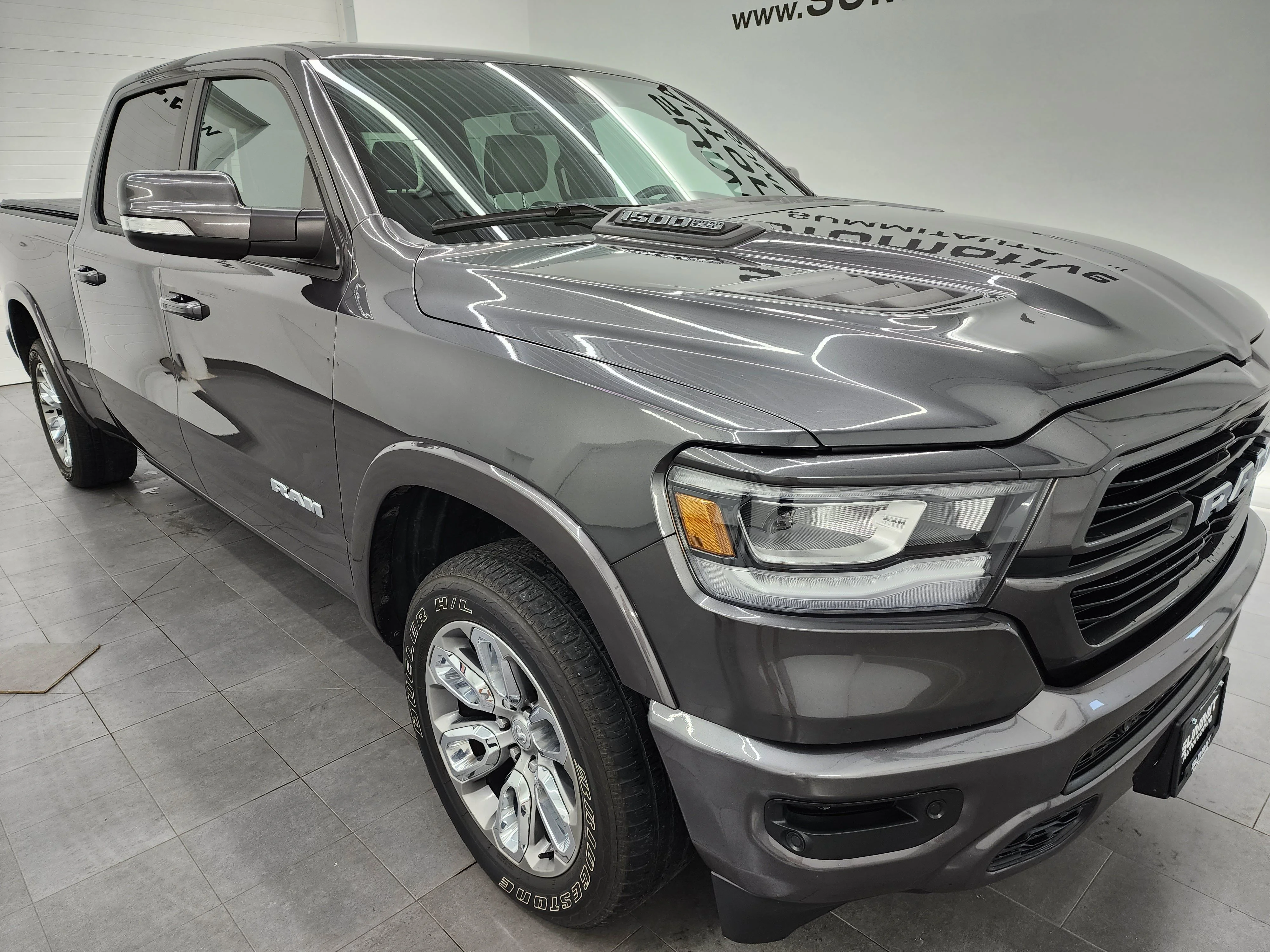 Used 2022 Granite Crystal Metallic Clearcoat Ram Laramie image 2