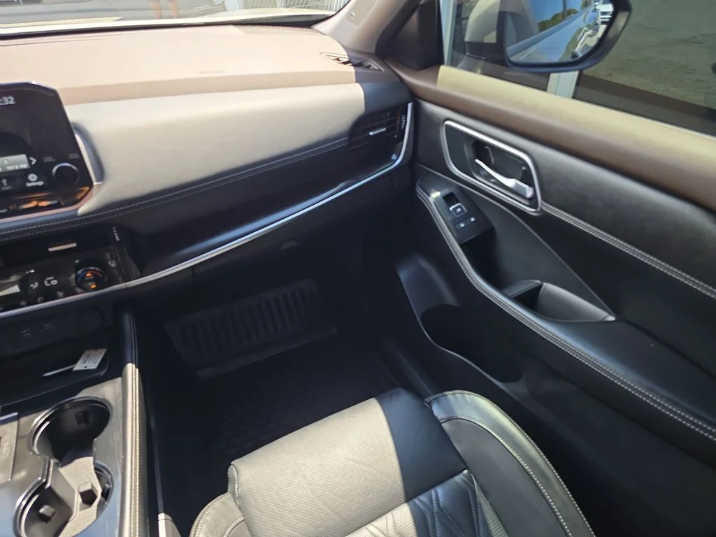 Used 2023 Gold Nissan Platinum image 14