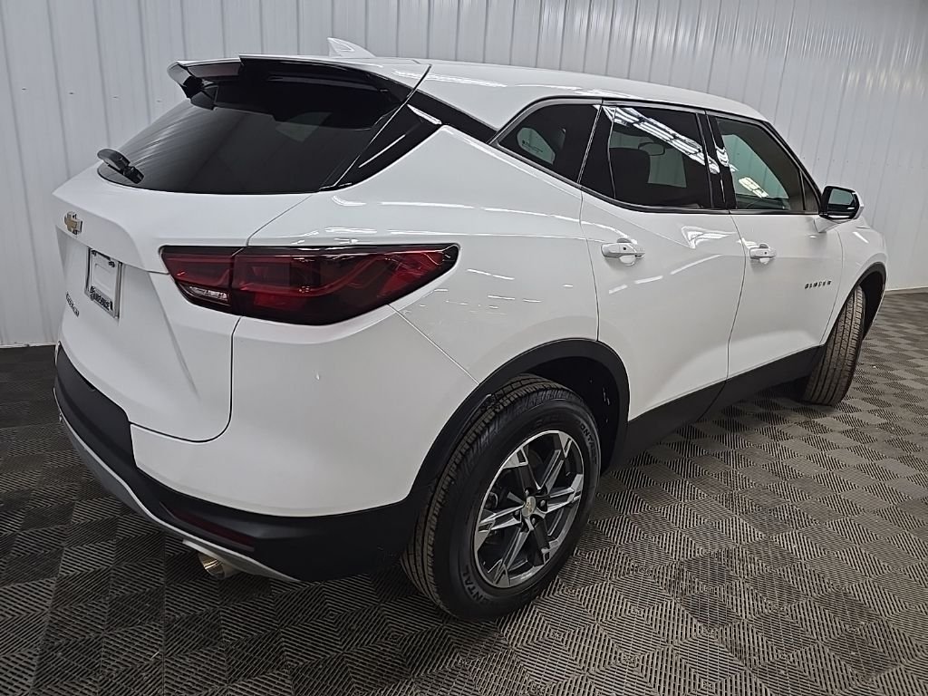 Used 2023 Summit White Chevrolet LT image 10