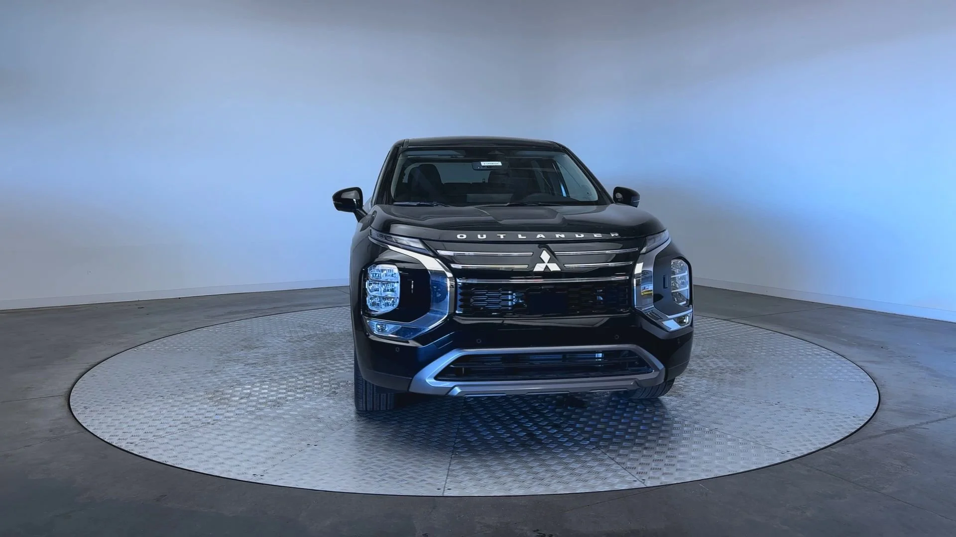 New 2026 Labrador Black Pearl Mitsubishi SE image 3