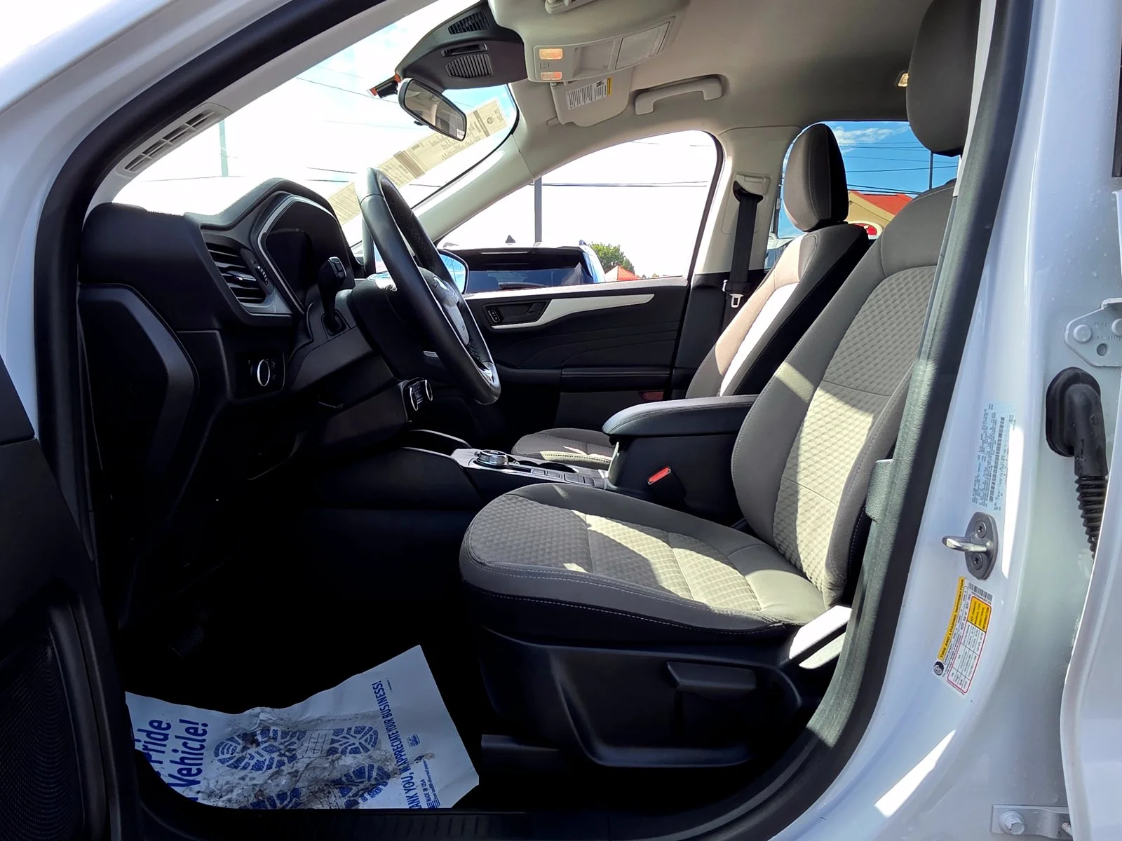 Used 2022 Oxford White Ford SE image 14
