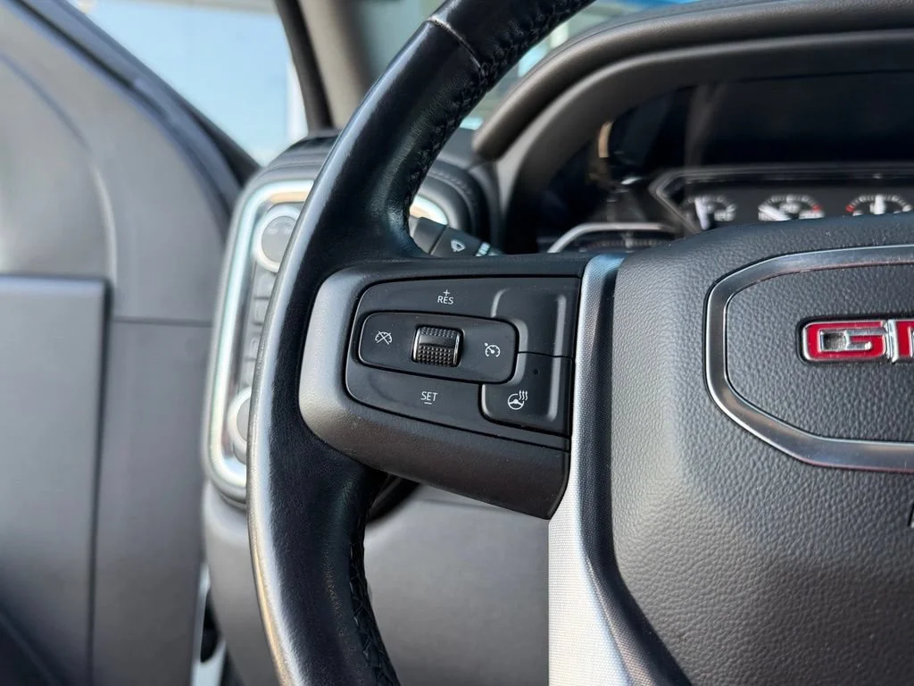 Used 2022 SUMMIT WHITE GMC SLE image 20