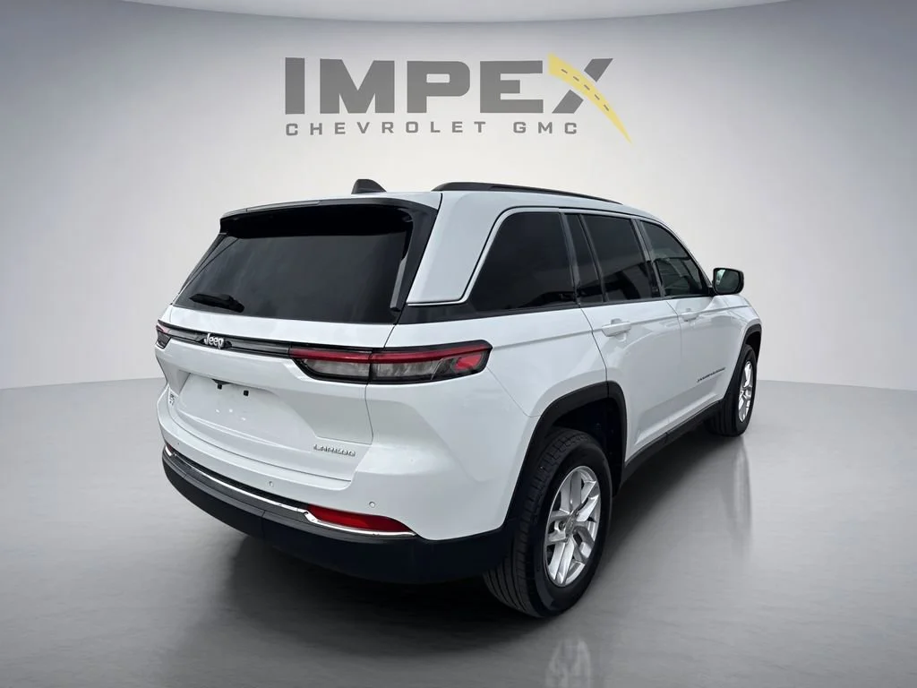 Used 2025 White Jeep Laredo X image 5