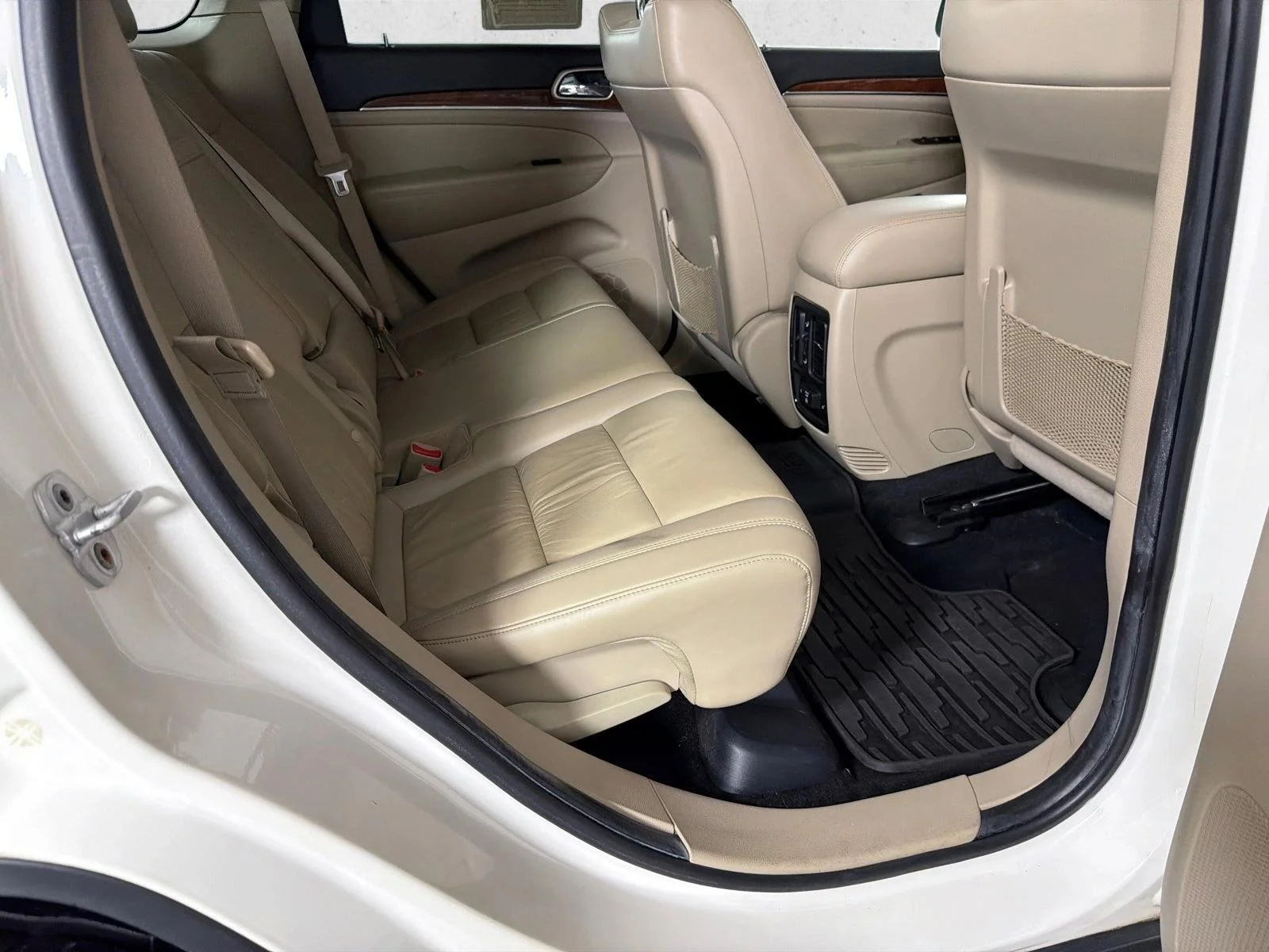 Used 2011 White Jeep Limited image 17