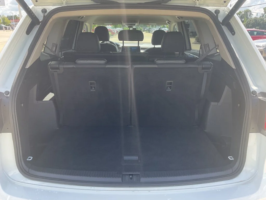 Used 2025 White Volkswagen 2.0T SE w/Technology image 9