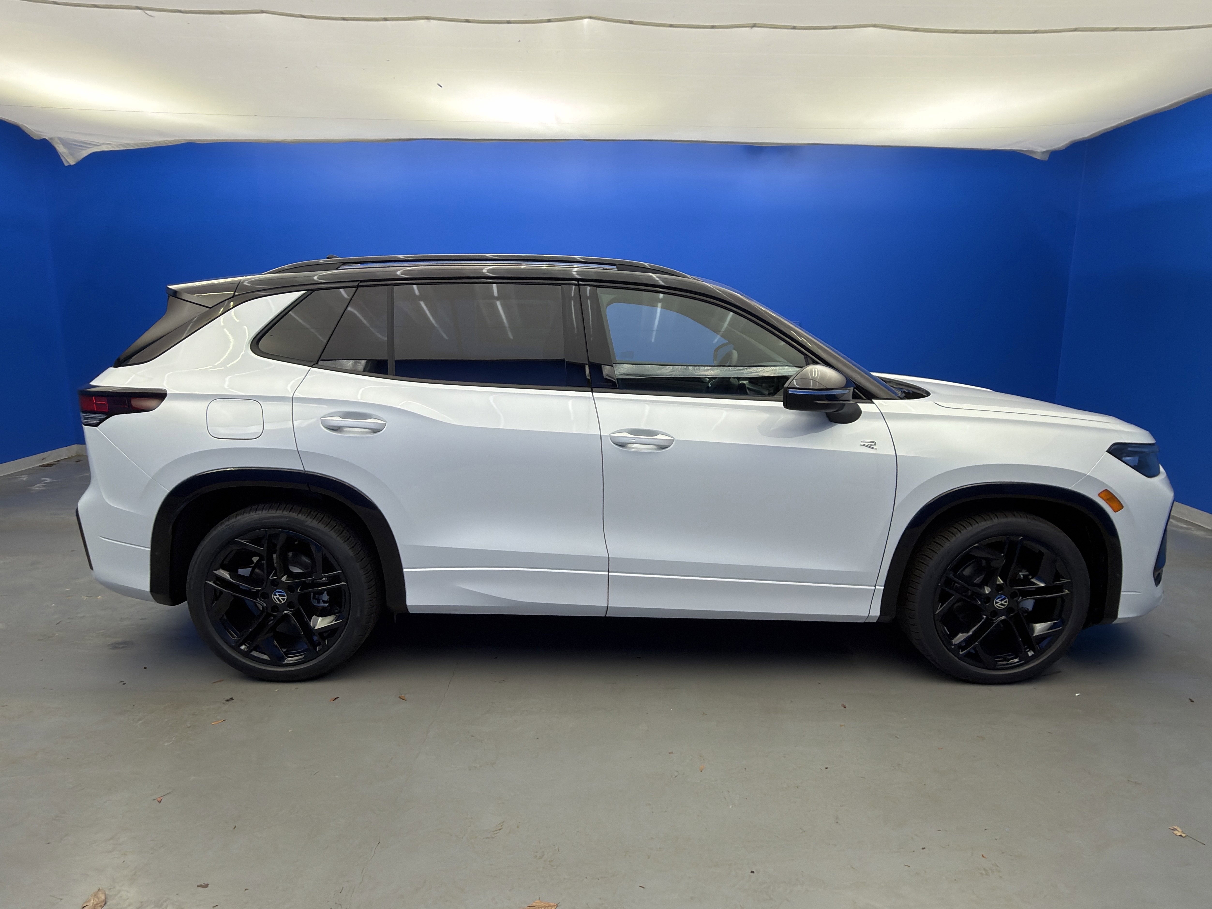 New 2026 Opal White w/Deep Black Roof Volkswagen SE R-Line Black image 8