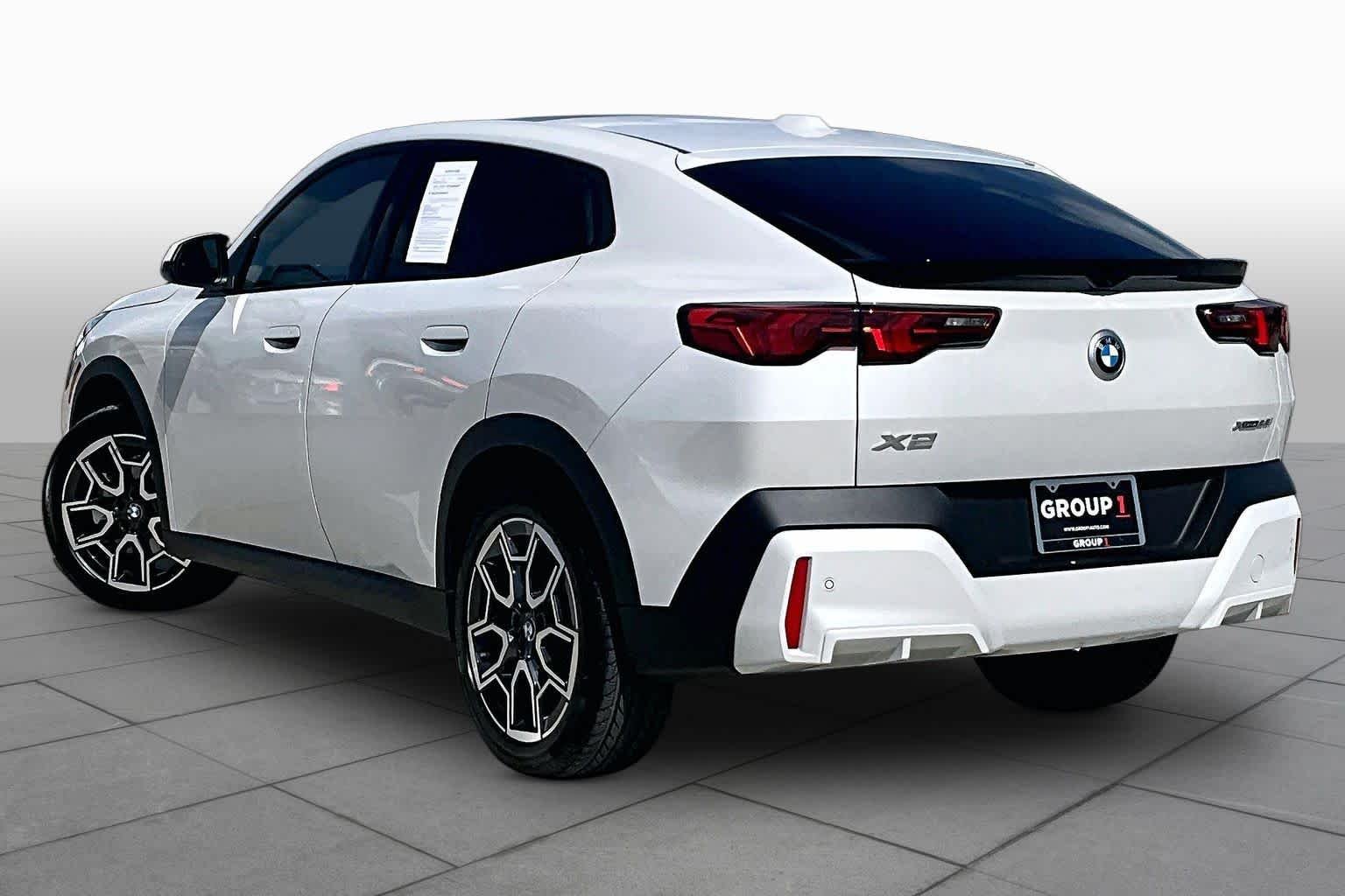 Used 2026 Mineral White Metallic BMW xDrive28i image 11