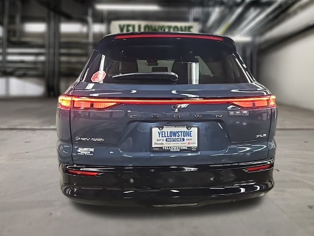 2025 Toyota Crown Signia XLE - Photo 28