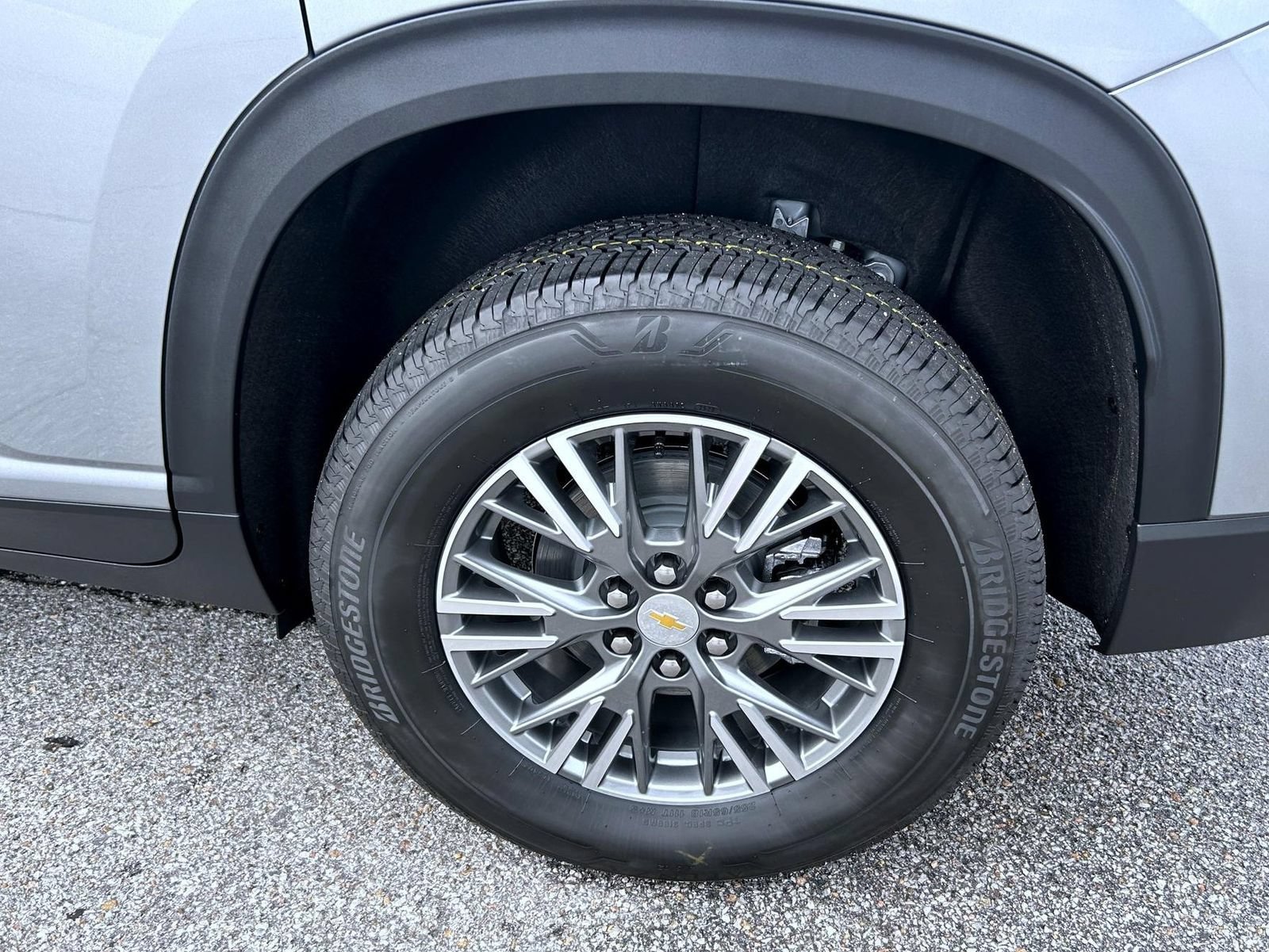 2027 Chevrolet Traverse LT - Photo 24