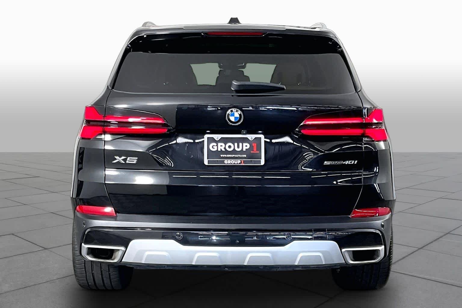 Used 2024 Black Sapphire Metallic BMW sDrive40i image 5
