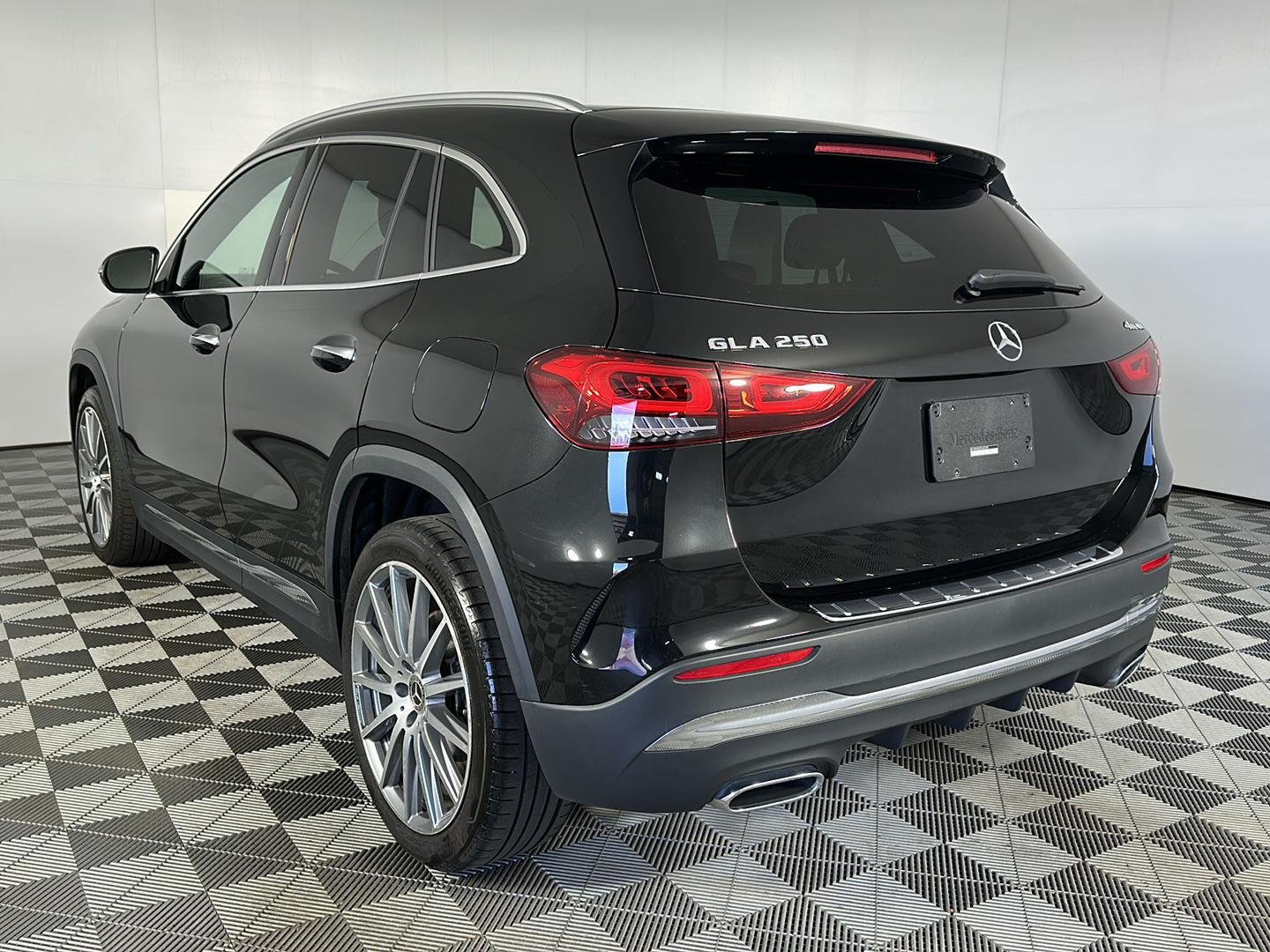 Used 2023 Cosmos Black Metallic Mercedes-Benz GLA 250 image 23