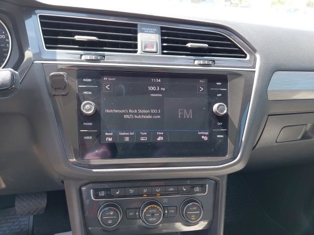 Used 2018 Cardinal Red Metallic Volkswagen 2.0T SEL image 15