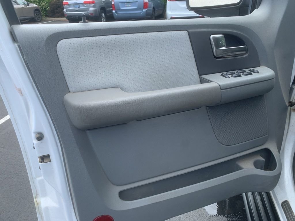 Used 2004 White Ford XLT image 8