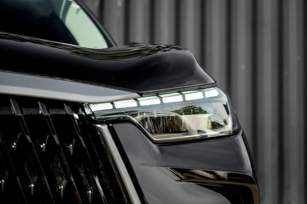 New 2027 MINERAL BLACK INFINITI Luxe AWD image 6