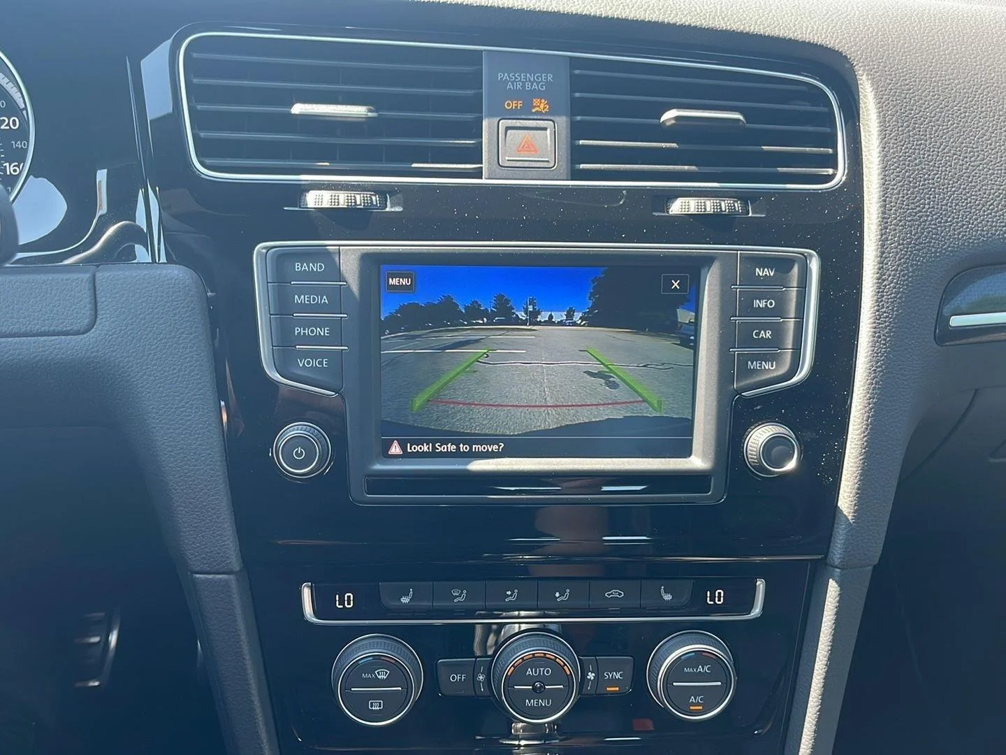 Used 2017  Volkswagen 4MOTION image 25
