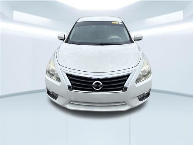 Used 2015 White Nissan 2.5 SL image 2