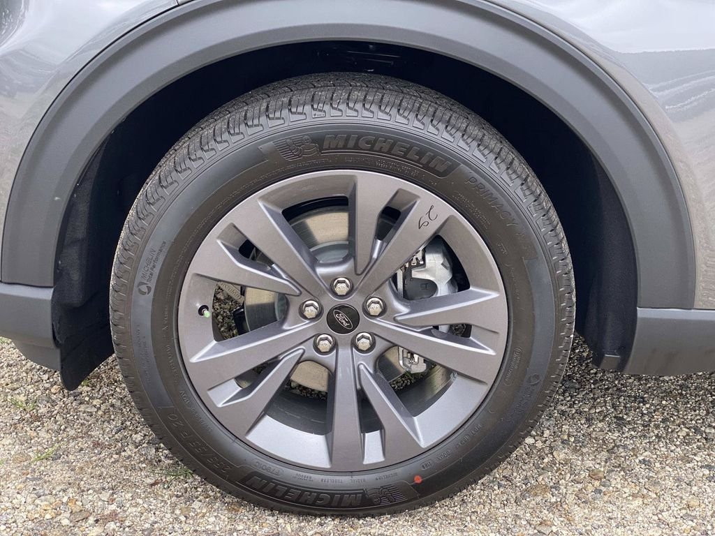 New 2026 Carbonized Gray Metallic Ford Active image 9