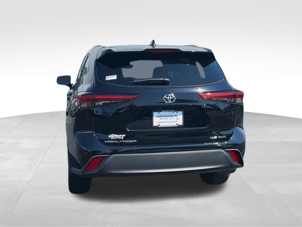Used 2022 Black Toyota XLE image 7