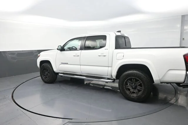 Used 2022 White Toyota SR5 image 48