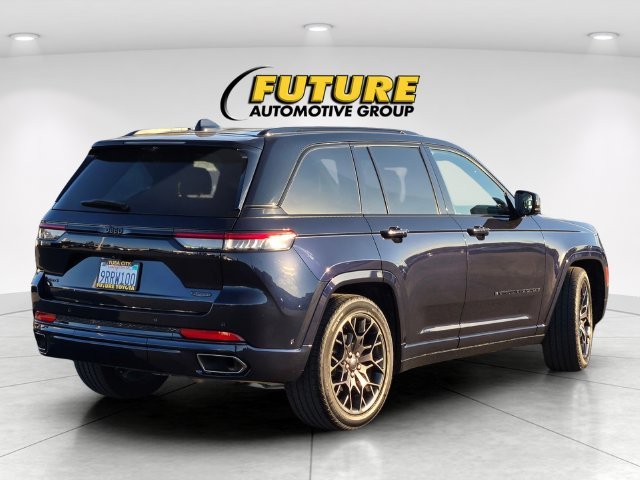 Used 2024 Black Jeep Summit image 4