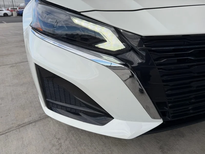Used 2025 Glacier White Nissan SV image 24