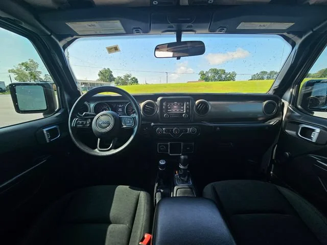 Used 2021 Silver Jeep Unlimited Sport image 12