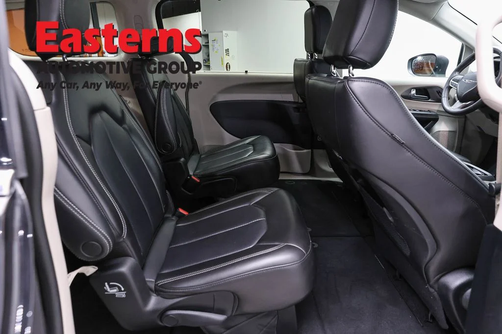 Used 2023 Black Chrysler Touring L image 23