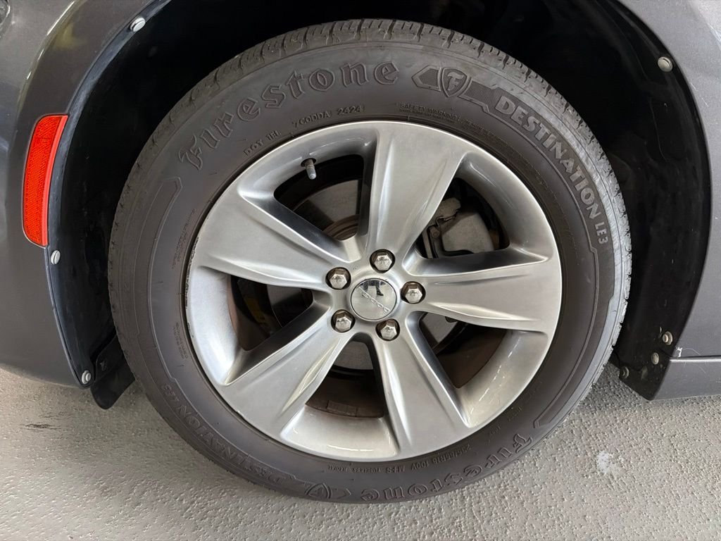 Used 2015 Crystal Metallic Dodge SE image 5