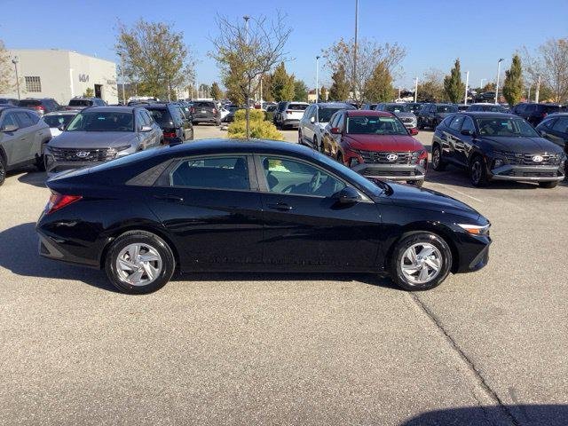 New 2026 Abyss Black Hyundai SE image 6