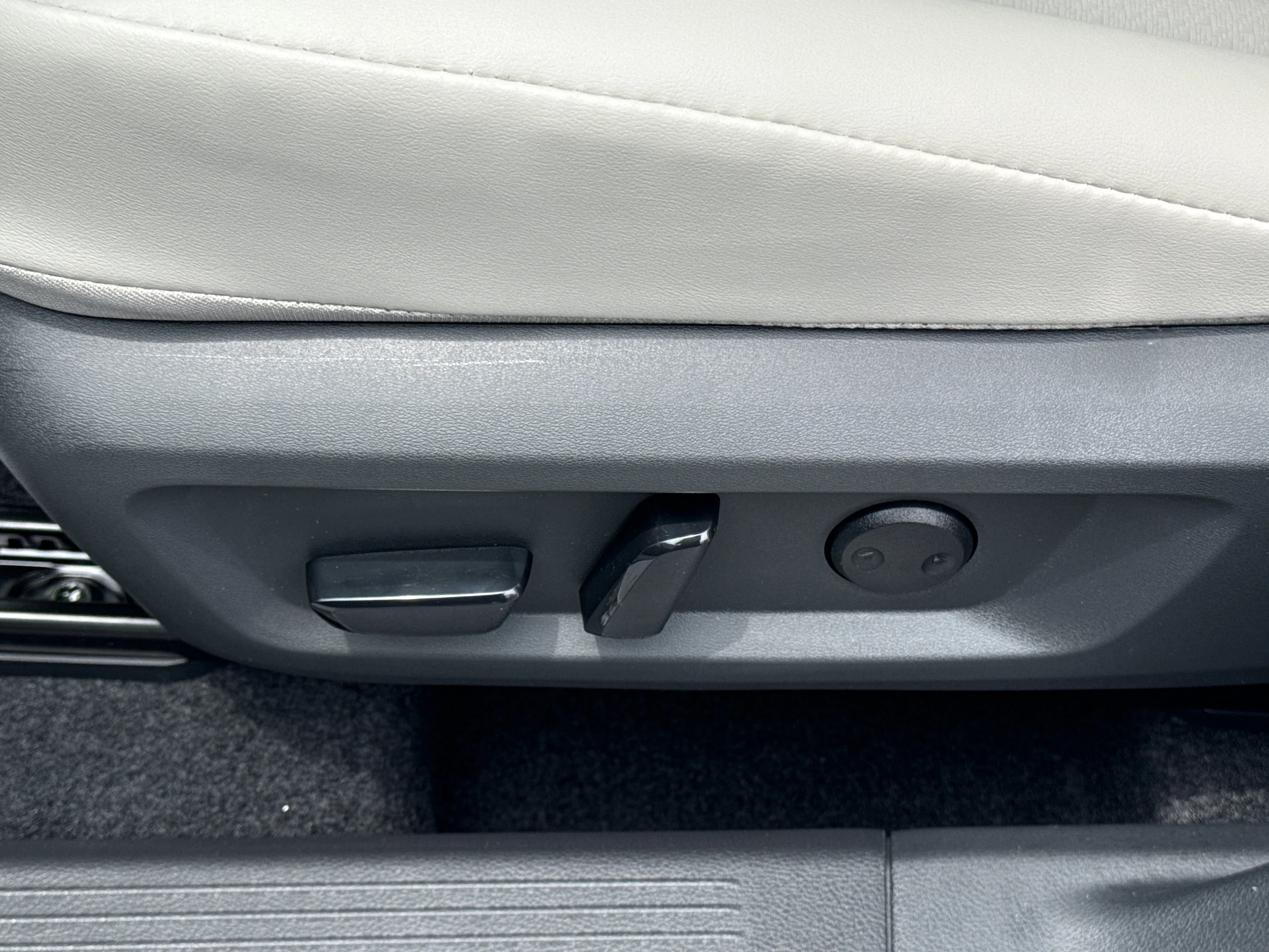 New 2026 Everest White Pearl Tricoat Nissan Dark Armor AWD image 15