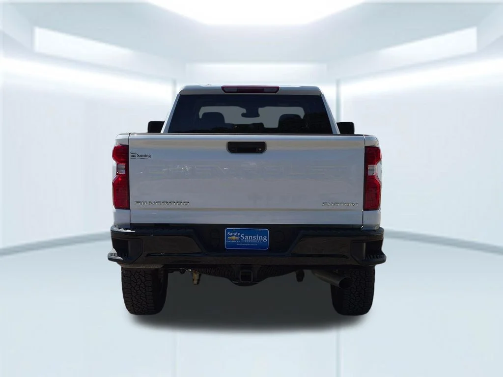 Used 2025 White Chevrolet Custom image 5