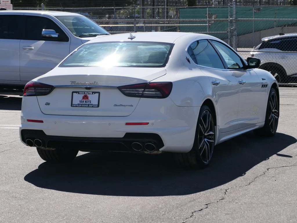 Used 2024  Maserati Modena image 3