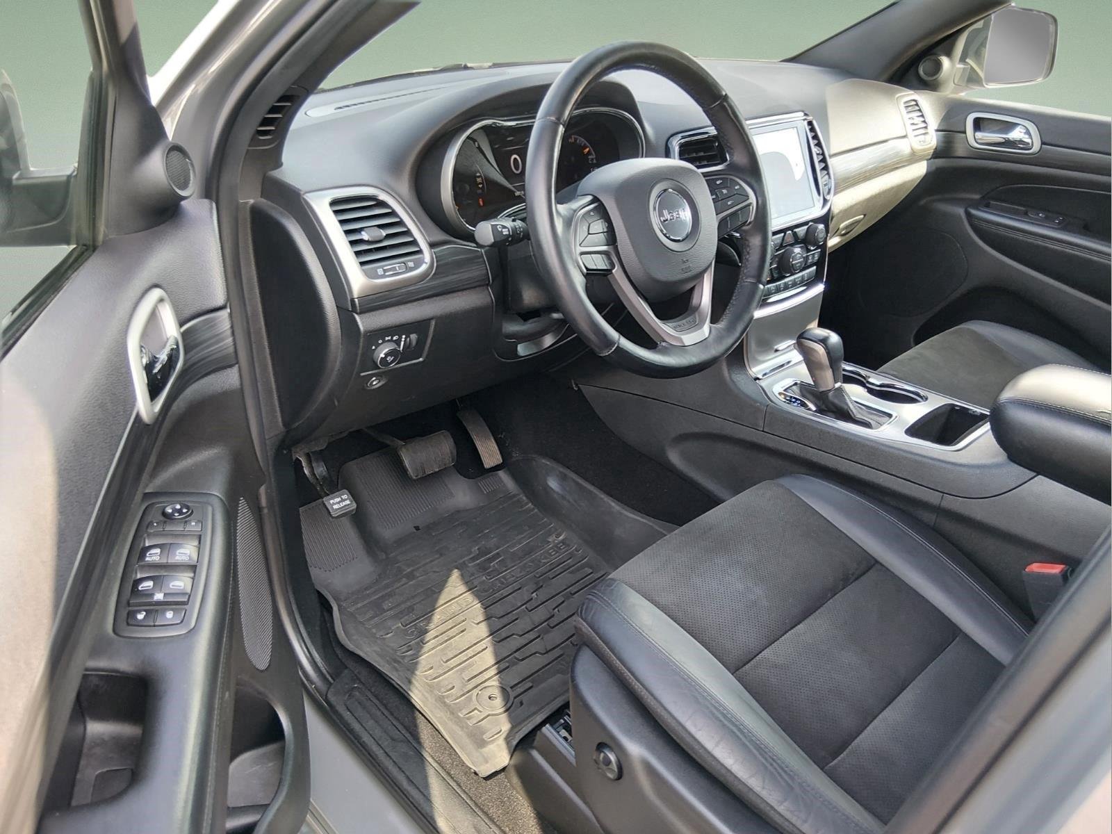 Used 2020 Sting-Gray Clearcoat Jeep Altitude image 15
