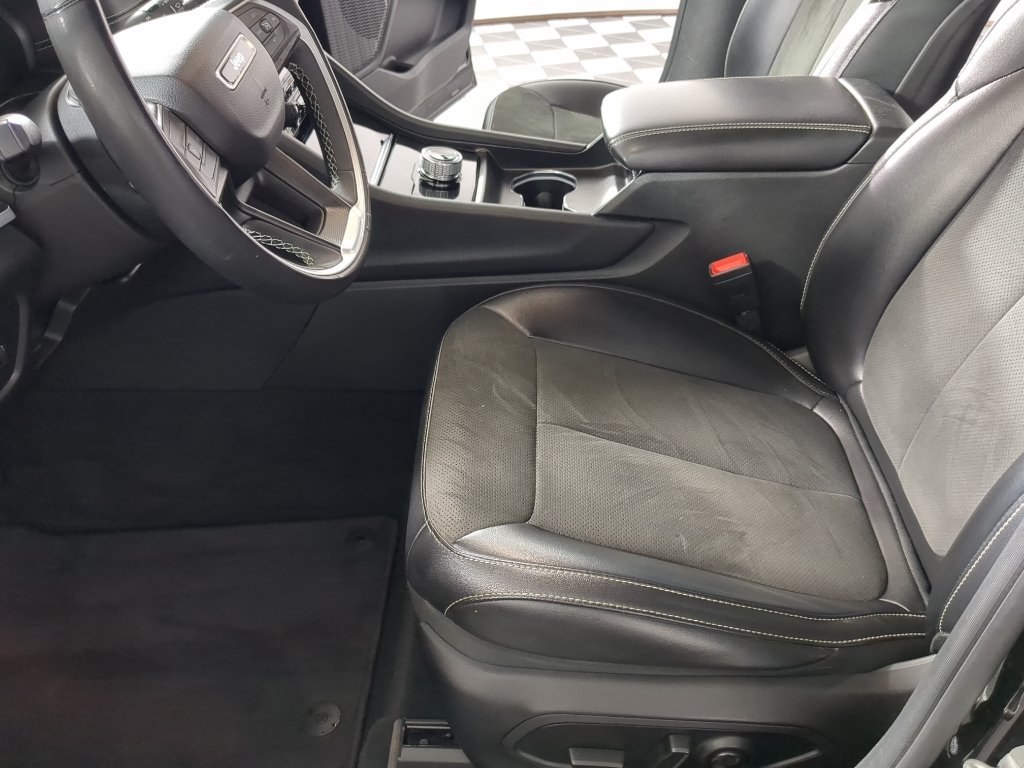 Used 2024 Diamond Black Crystal Pearlcoat Jeep Altitude X image 12
