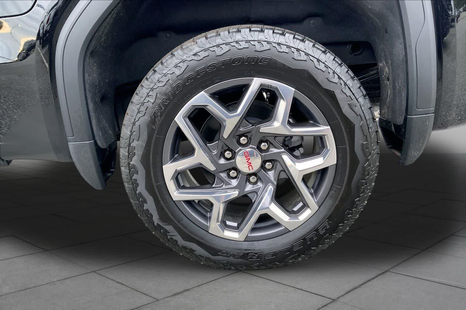 New 2026 Onyx Black GMC SLT image 10