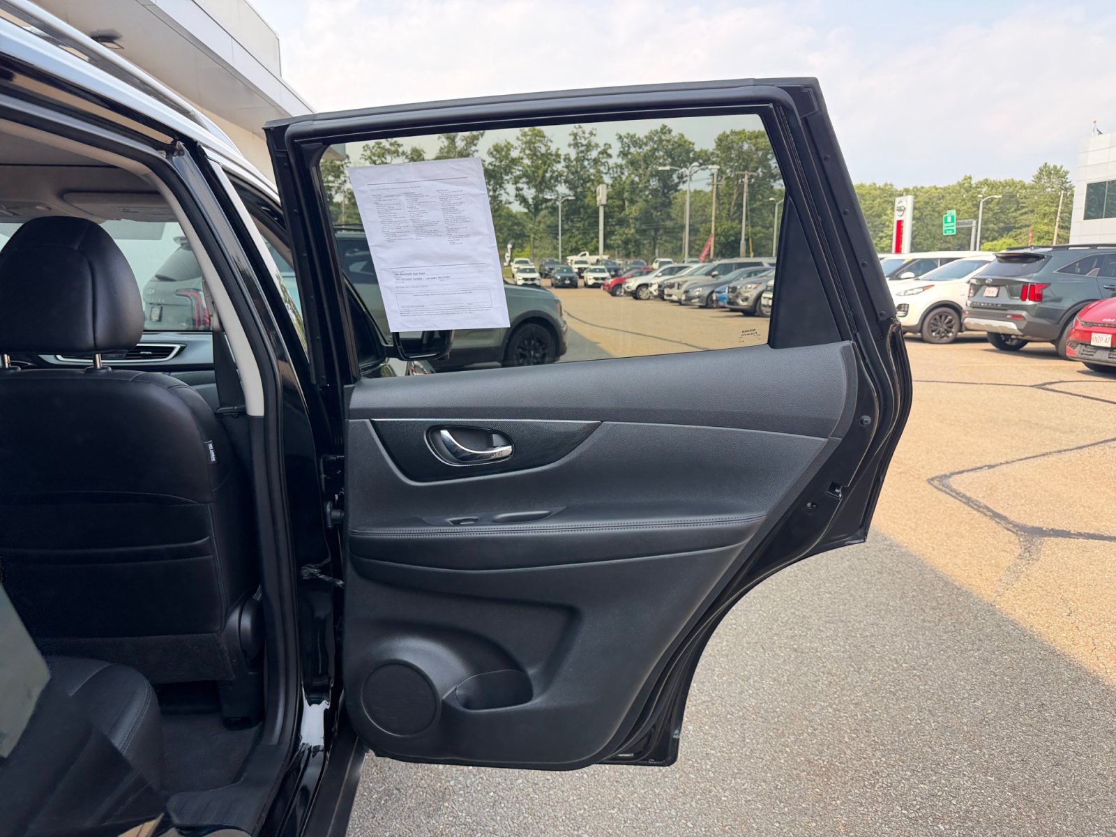 Used 2015 Super Black Nissan SL image 36