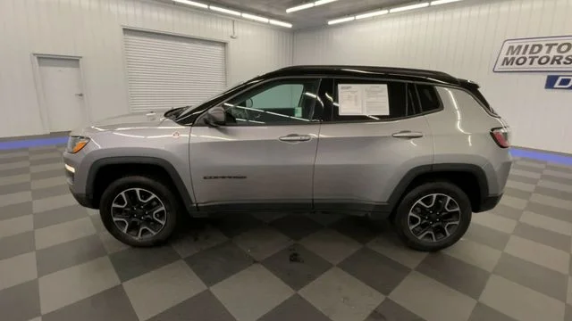 Used 2019 Billet Silver Metallic Clearcoat Jeep Trailhawk image 5