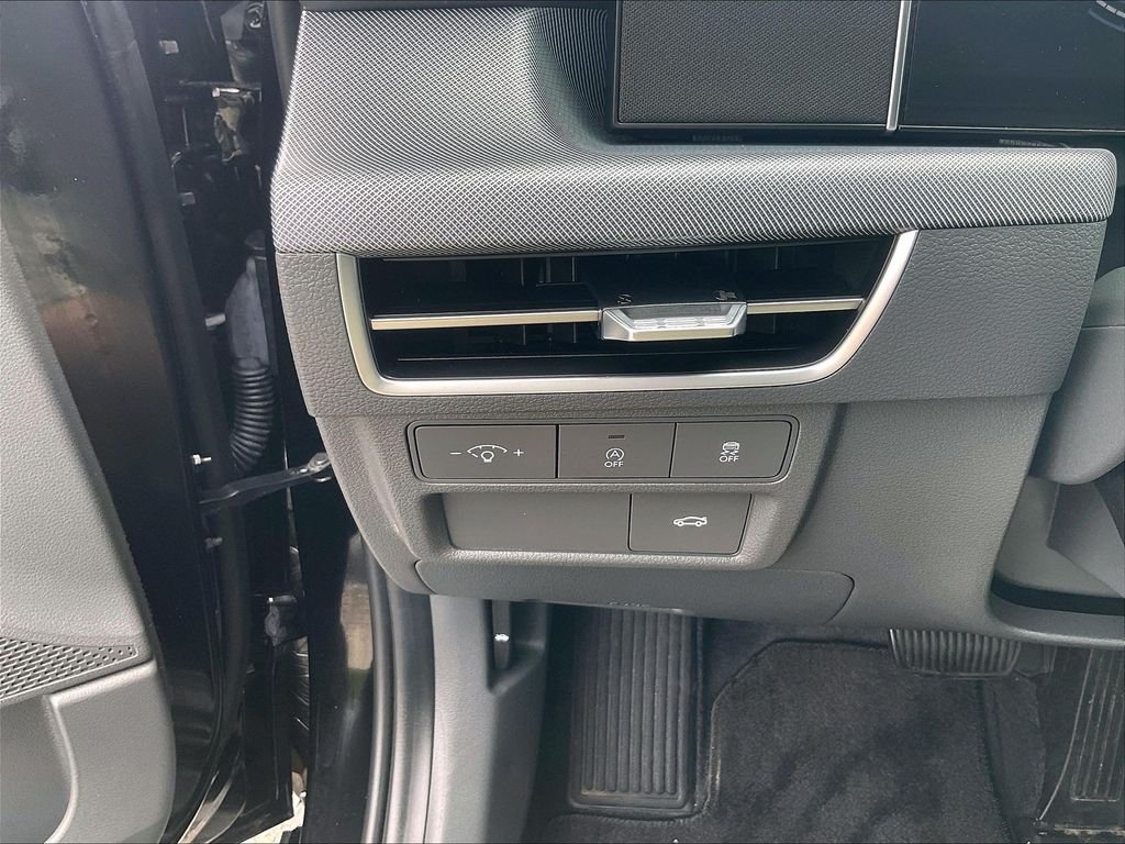 Used 2025 Black Hyundai SE image 26