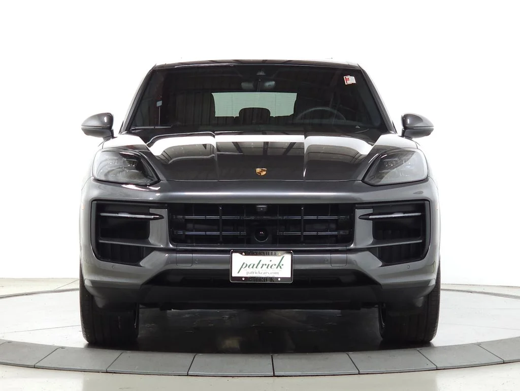 Used 2025  Porsche Base image 11