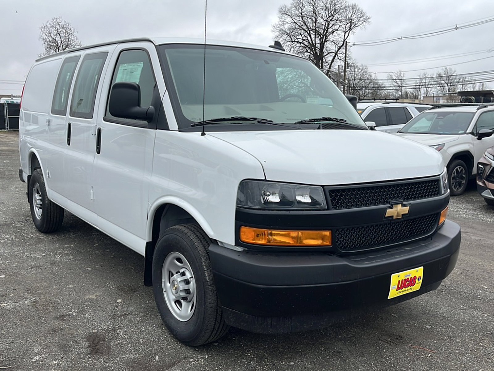 New 2025 Summit White Chevrolet WT image 5